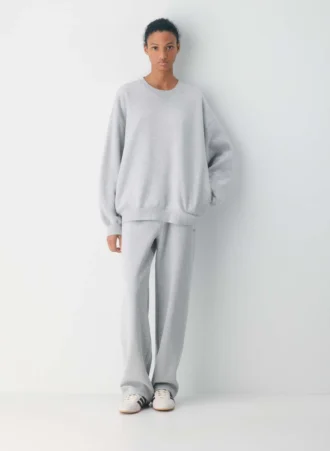 cómodo tejido de felpa. Nueva sudadera Mega Crew