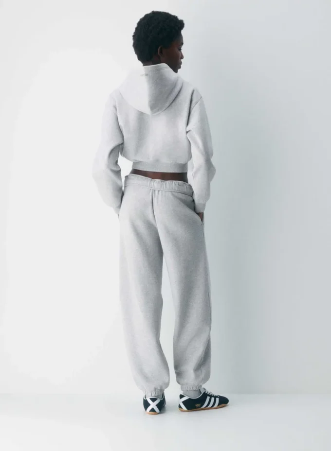 Sudadera con capucha corta y cómoda de felpa