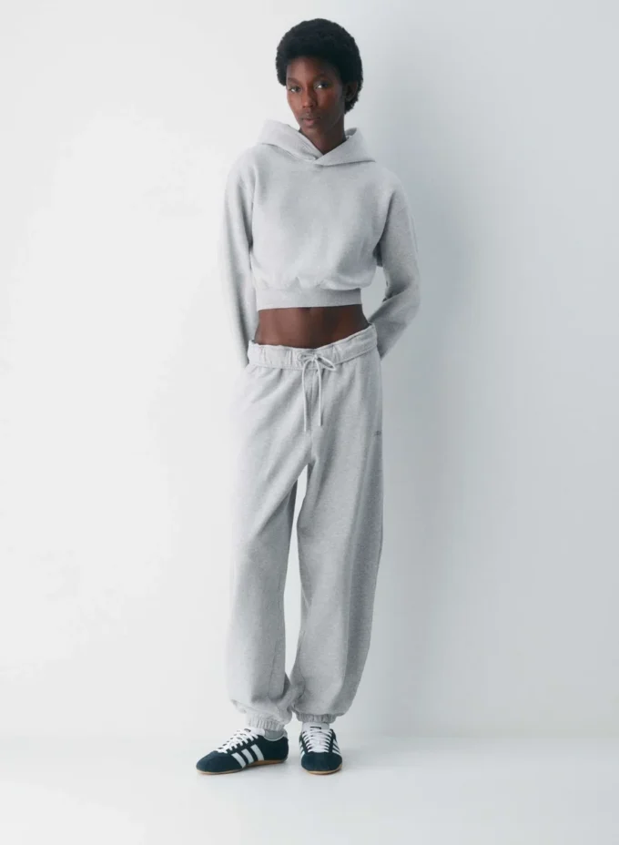 Sudadera con capucha corta y cómoda de felpa